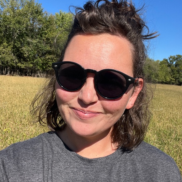 Meet your Posher, Nikki - Picture 2 of 5